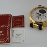 Cartier Pasha Tischuhr Desk Clock Pendulettes Kalender GMT Mondphase 8913 Papiere