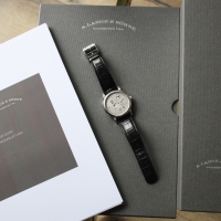 A. Lange & Söhne Lange 1 Zeitzone 950er Platin 116.025 Herrenuhr B&P