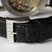 A. Lange & Söhne Lange 1 Zeitzone 950er Platin 116.025 Herrenuhr B&P