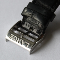A. Lange & Söhne Lange 1 Zeitzone 950er Platin 116.025 Herrenuhr B&P