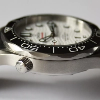 OMEGA Seamaster Diver 300m Weiß Co-Axial 42 mm Ref.: 210.32.42.20.04.001 FULLSET
