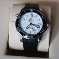 OMEGA Seamaster Diver 300m Weiß Co-Axial 42 mm Ref.: 210.32.42.20.04.001 FULLSET